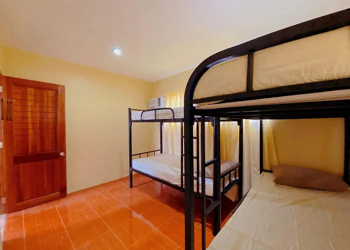 Shirubi & Guesthouse-moalboal * Moalboal