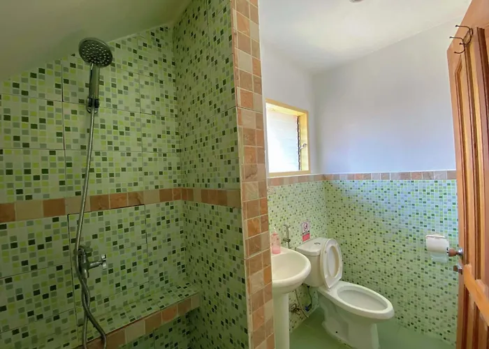 Shirubi & Guesthouse-moalboal * Moalboal