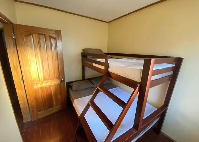 Shirubi & Guesthouse-moalboal Accommodatie bij particulieren