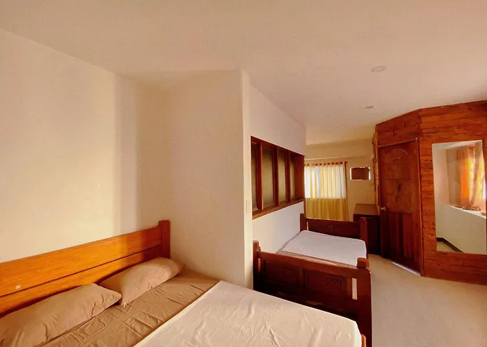 Shirubi & Guesthouse-moalboal * Moalboal