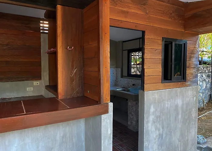 Shirubi & Guesthouse-moalboal